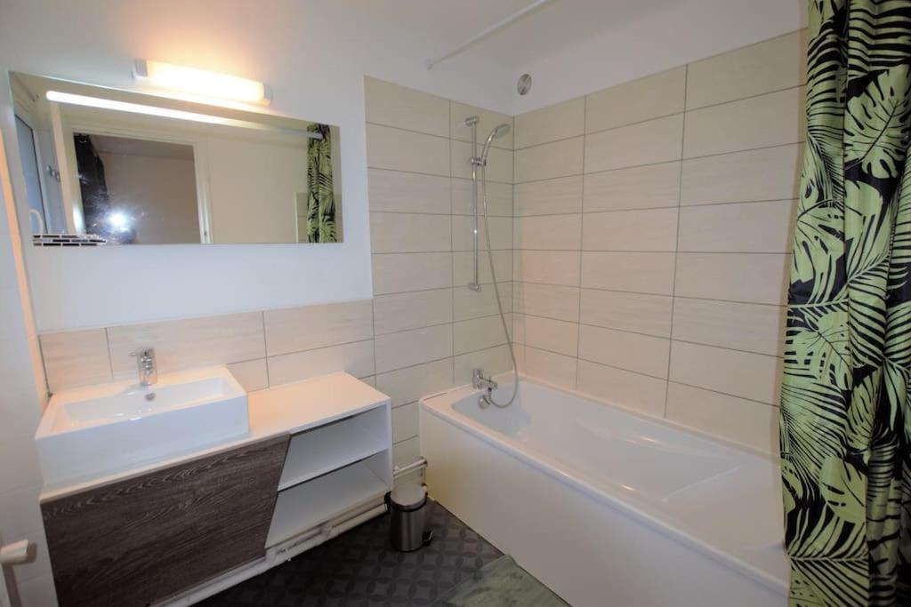Accueil Calaisien Apartment Bagian luar foto